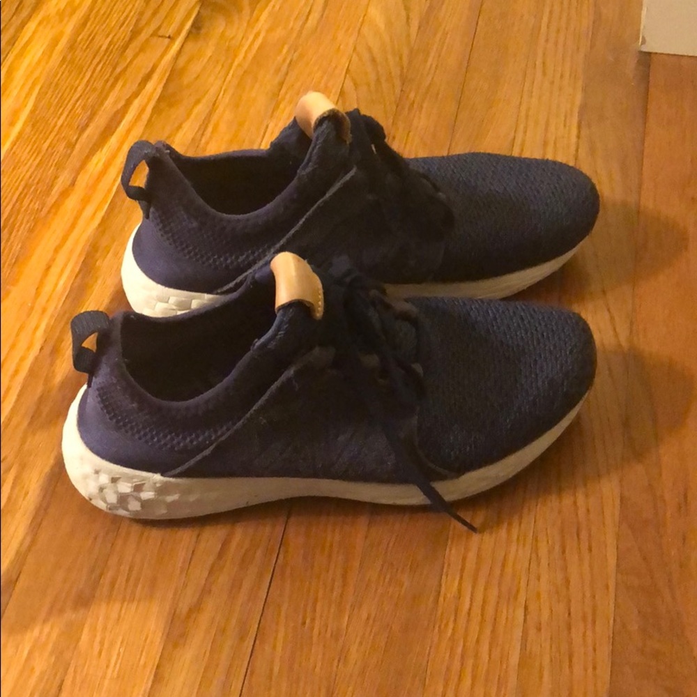 navy new balance running/lifestyle shoes